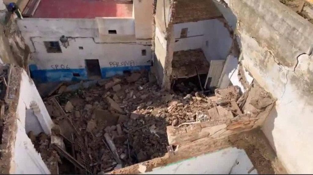 انهيار منزلين مهجورين بحي السانية بتطوان بسبب التساقطات المطرية الغزيرة