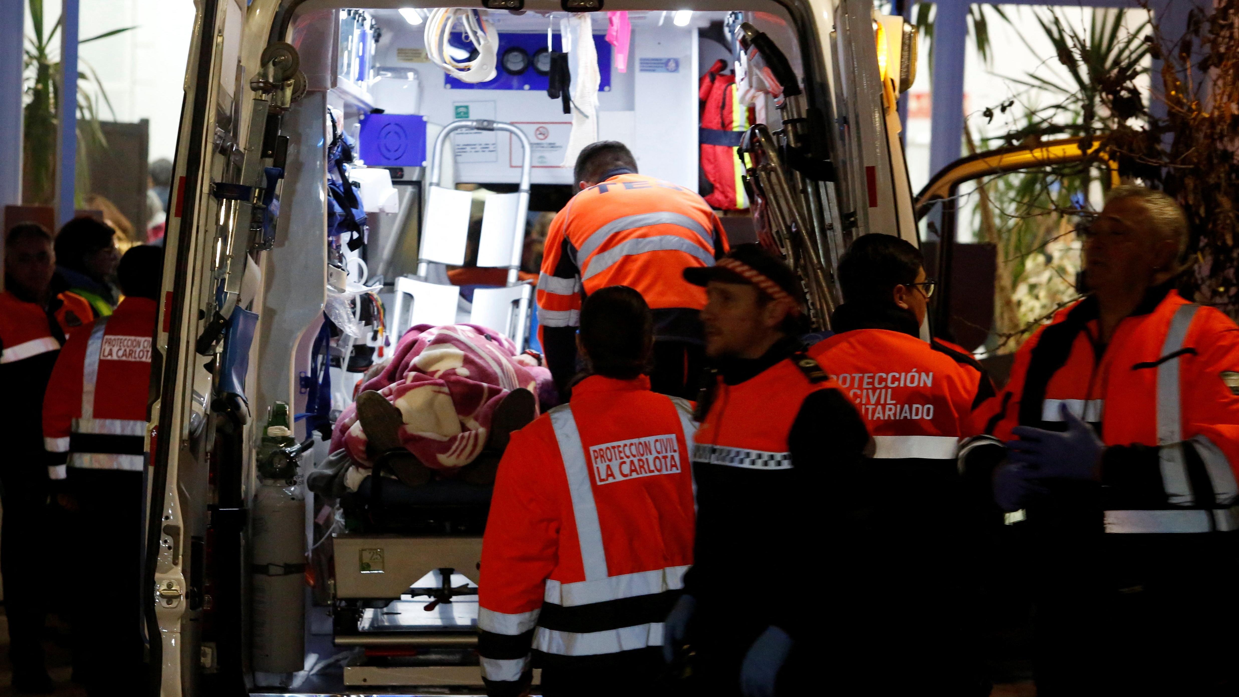 نُقل المصابون جراء حادثة خروج قطار عن مساره مميتة إلى مستشفى كاسيتا مونيسيبال في بلدة أداموز، حيث تلقوا العلاج بعد خروج قطار فائق السرعة عن مساره واصطدامه بقطار آخر قادم بالقرب من قرطبة، إسبانيا.