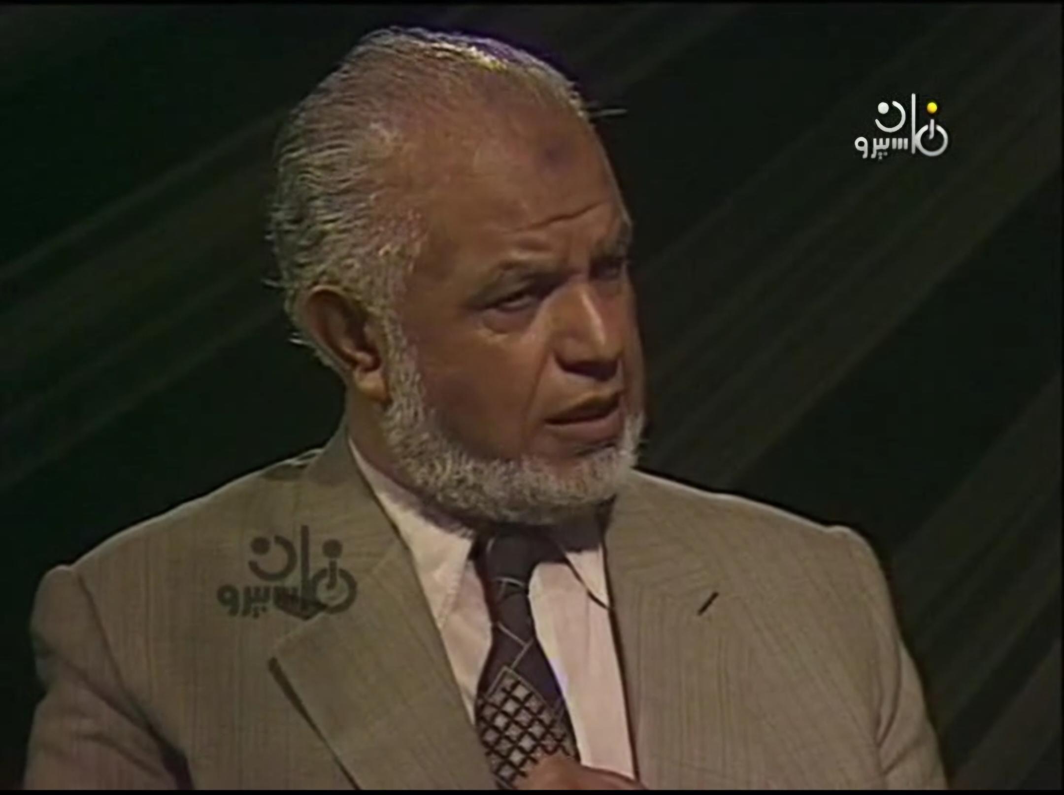 صورة للشاعر عبد الفتاح مصطفى في لقاء تلفزيوني مع الشاعر والإعلامي فاروق شوشة