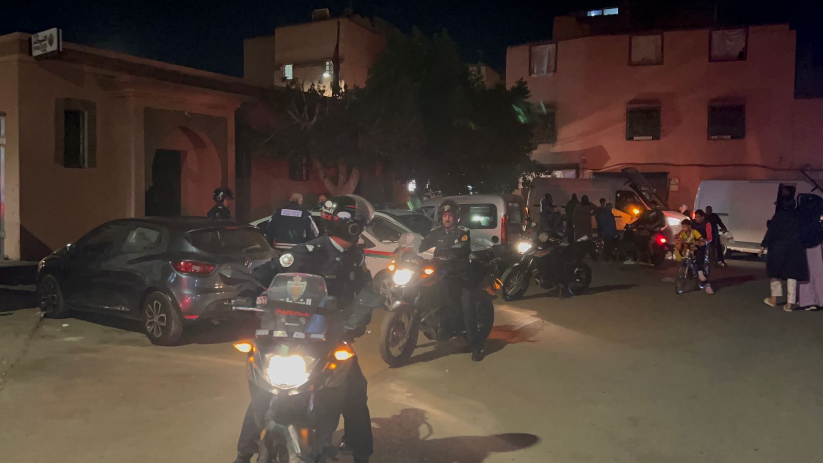استنفار أمني بسبب مواجهات بين مهاجرين أفارقة وشبان مغاربة بمراكش (صور) 3 استنفار أمني بسبب مواجهات بين مهاجرين أفارقة وشبان مغاربة بمراكش (صور)