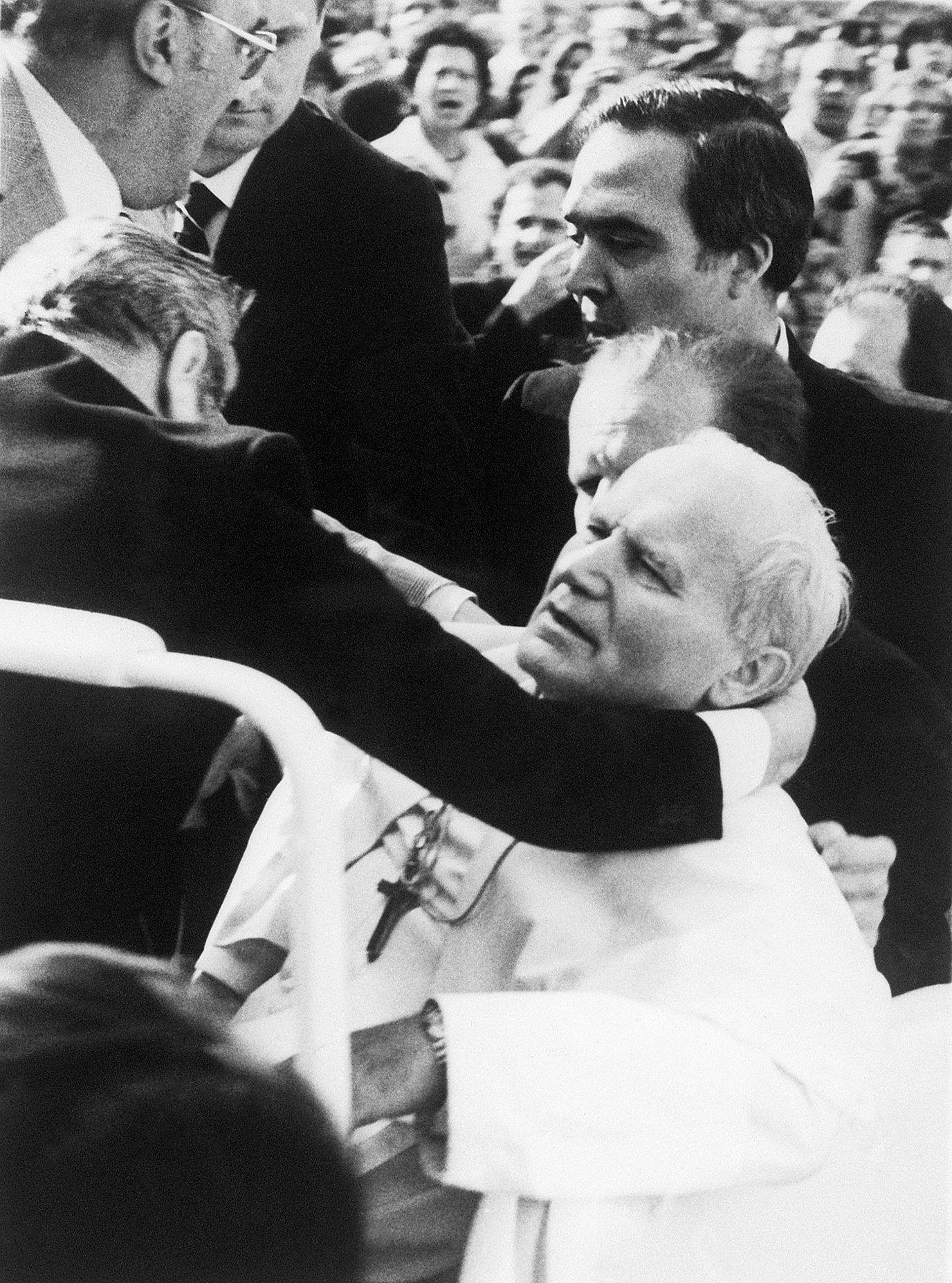 أصبح البابا يوحنا الثاني من أشد المؤيدين لكنيسة فاطمة بعد محاولة اغتياله عام 1981.