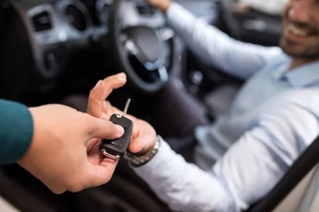 قيوح يستبعد اعتماد المعايير الديموغرافية والمجالية لتقييد تراخيص شركات كراء السيارات