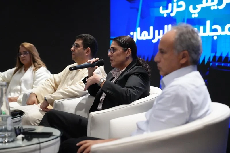 المنصوري تنادي بالالتزام وتصحيح الأخطاء