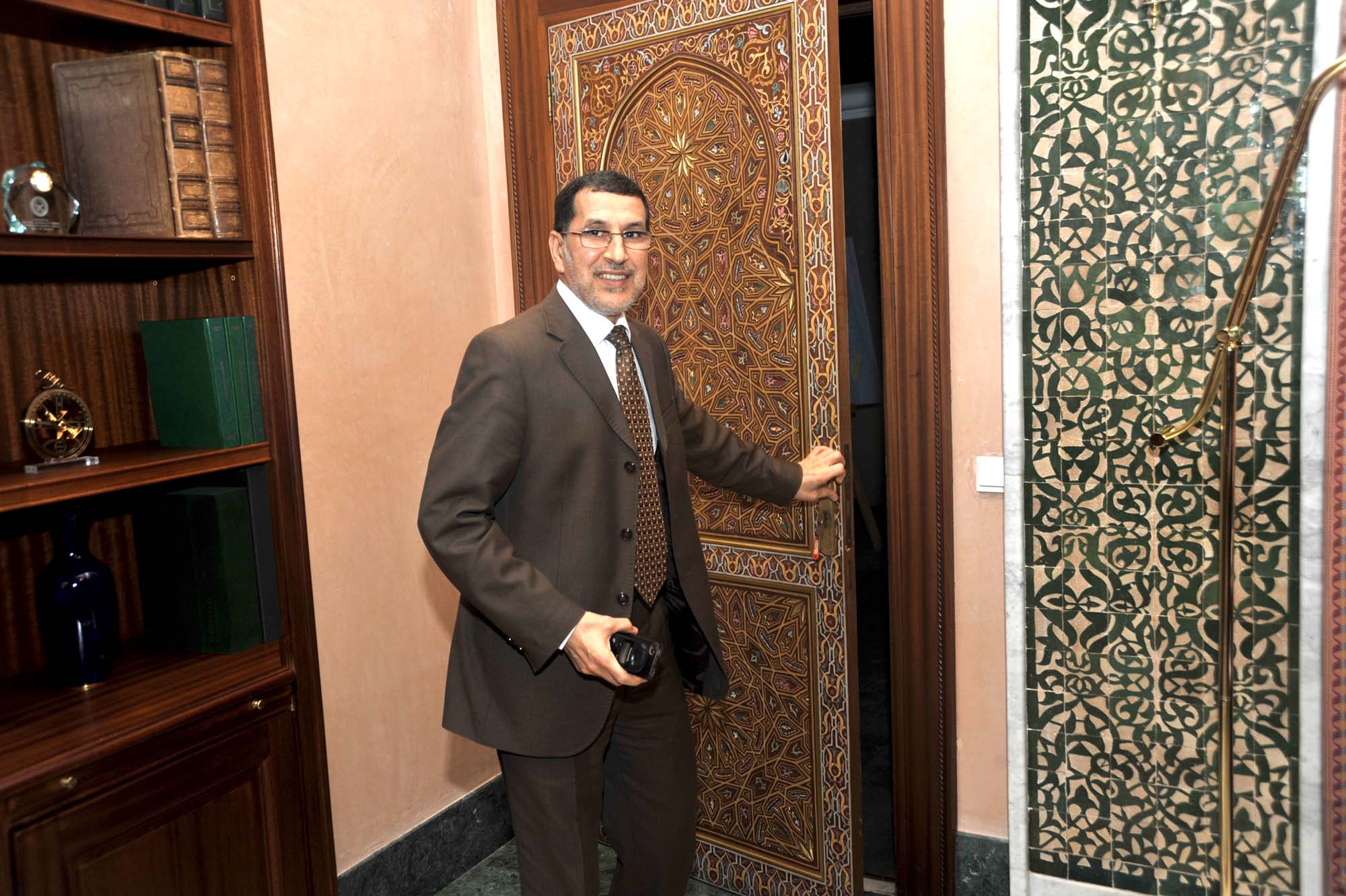 لا تلزم بيتك يا سعد الدين العثماني! يحبون العدالة والتنمية صامتا ومنسحبا ومهزوما كي يمدحوه